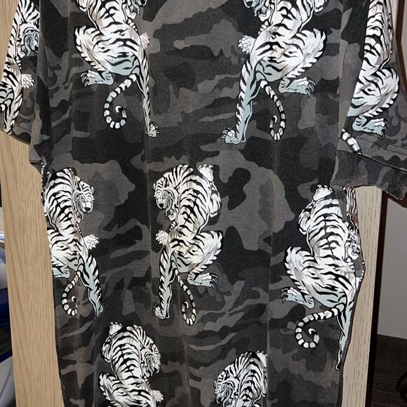 Men's *Victorious Los Angeles* T-shirt tiger print size XL black camo/Gray - Picture 2 of 6